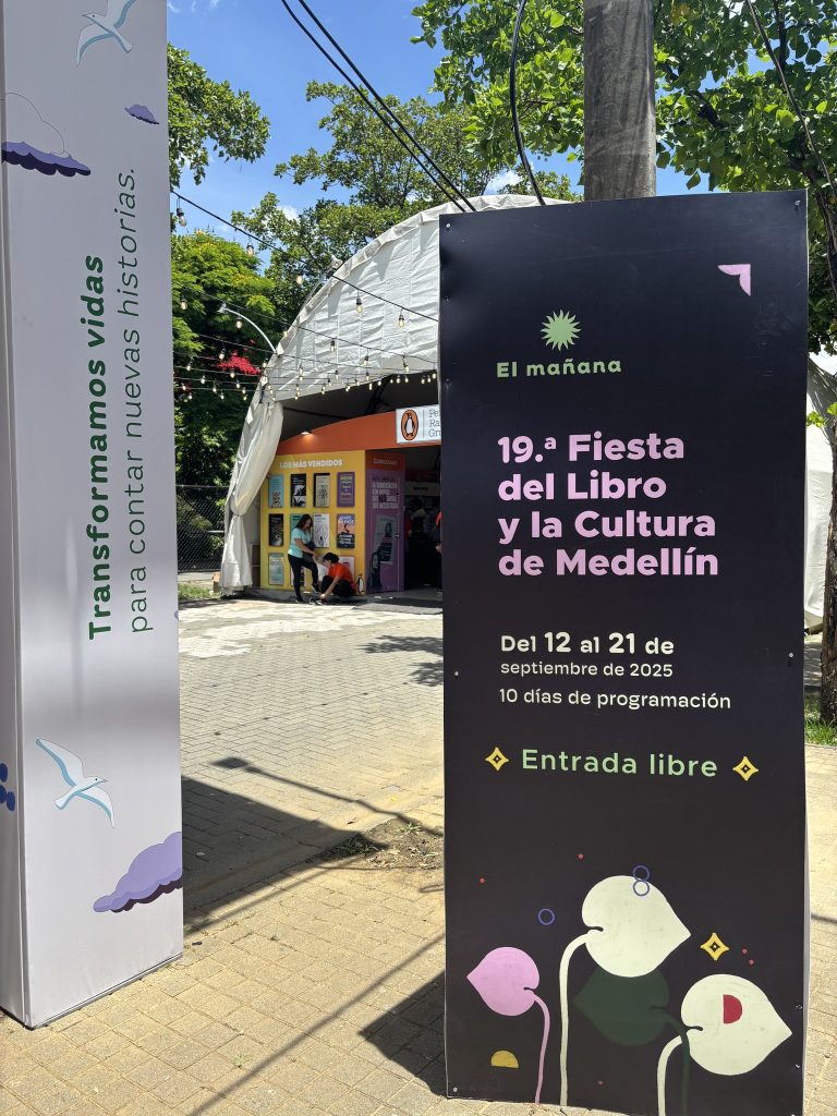 Más que libros: Un encuentro con la magia en la Fiesta del Libro de Medellín